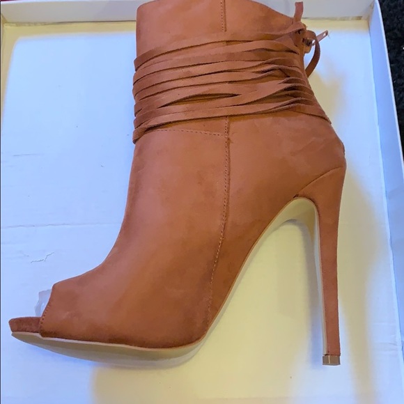Shoedazzle Chestnut heels, size 10US, with fringes - Picture 4 of 5
